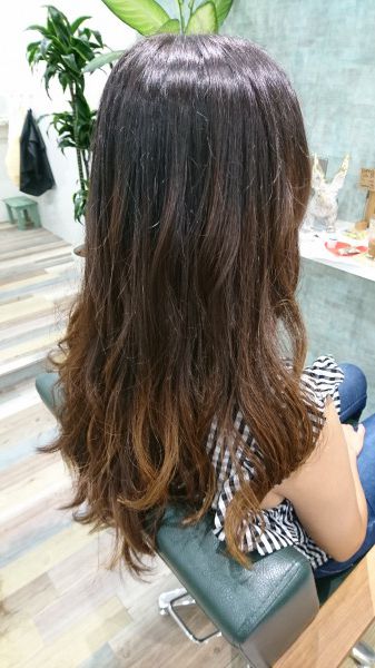 ロングスタイル ゆるふわ巻き仕上げ ヘアデザインページ詳細 布施 美容室 Hair La Chic ヘアー ラシック