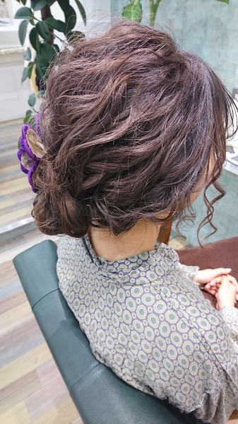 成人式アンニュイヘアセット ヘアアレンジ ウェーブローシニヨン ヘアデザインページ詳細 布施 美容室 Hair La Chic ヘアー ラシック