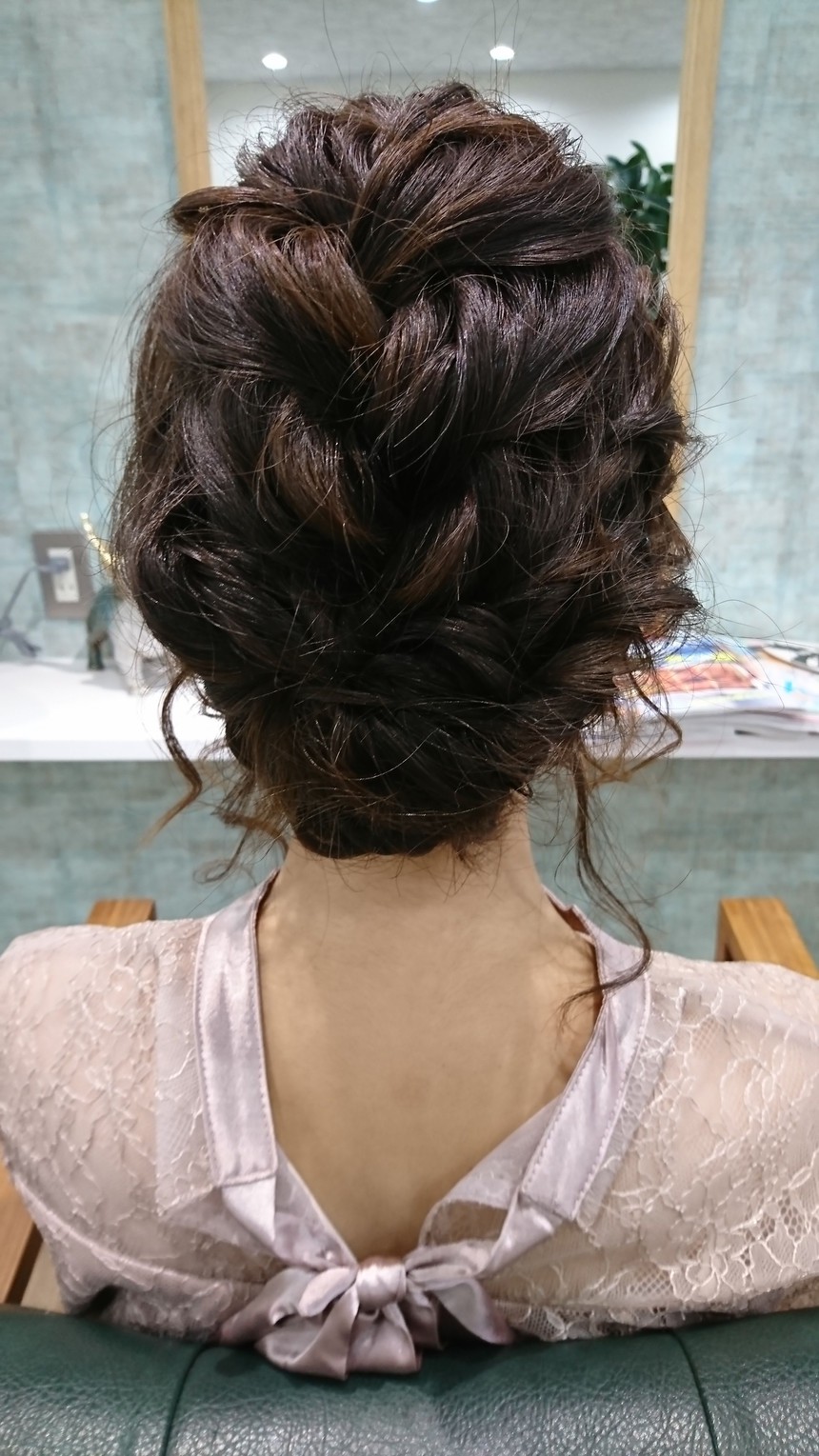 ミディアム 編み込みヘアアレンジ ヘアデザインページ詳細 布施 美容室 Hair La Chic ヘアー ラシック