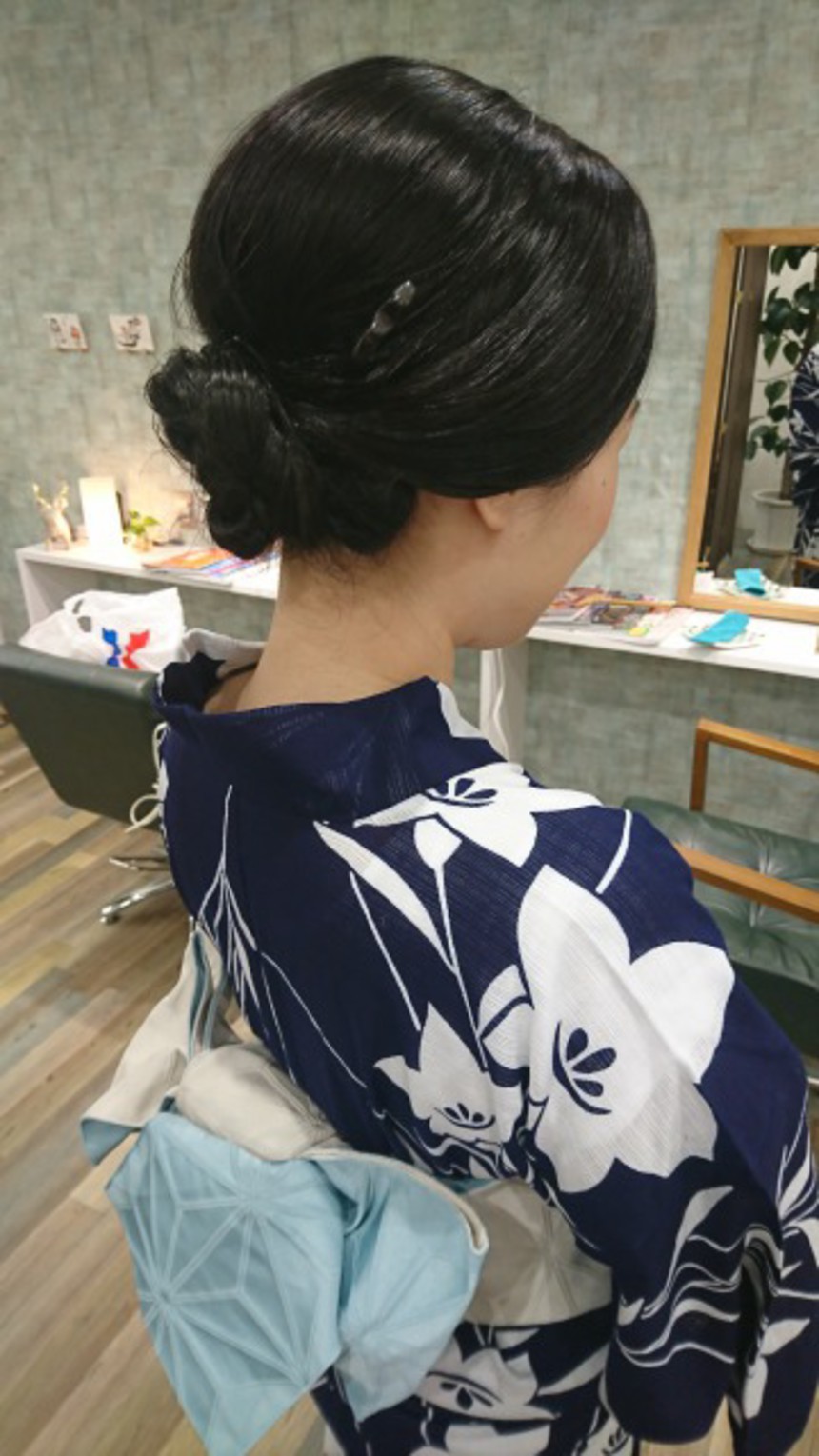琵琶湖花火大会 シックな浴衣に合わせて艶まとめ髪 ヘアデザインページ詳細 布施 美容室 Hair La Chic ヘアー ラシック